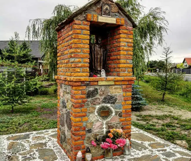 Kapliczka wykonana przez Kamieniarstwo Kacpra